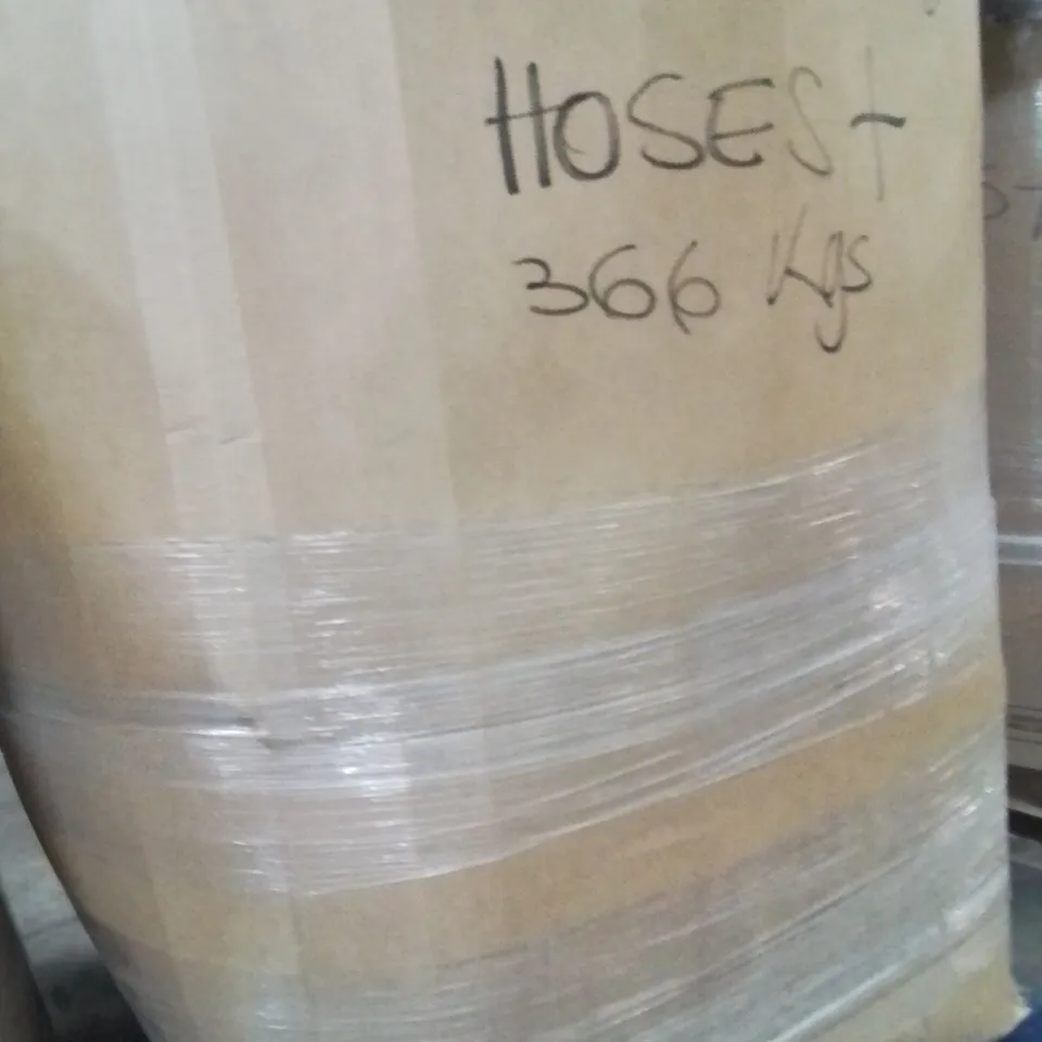 PALLET CONTAINING A LARGE QUANTITY OF HOSES