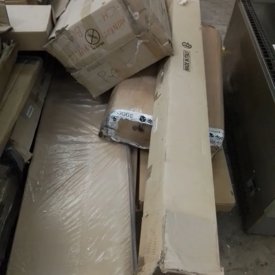 PALLET CONTAINING ASSORTED FURNITURE & FURNITURE PARTS 