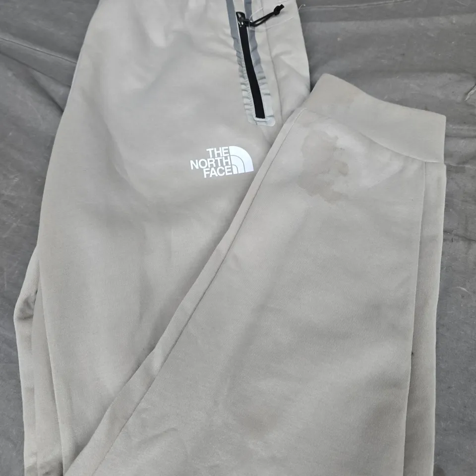 THE NORTH FACE LOGO JOGGERS, SAGE GREEN - UK SIZE S