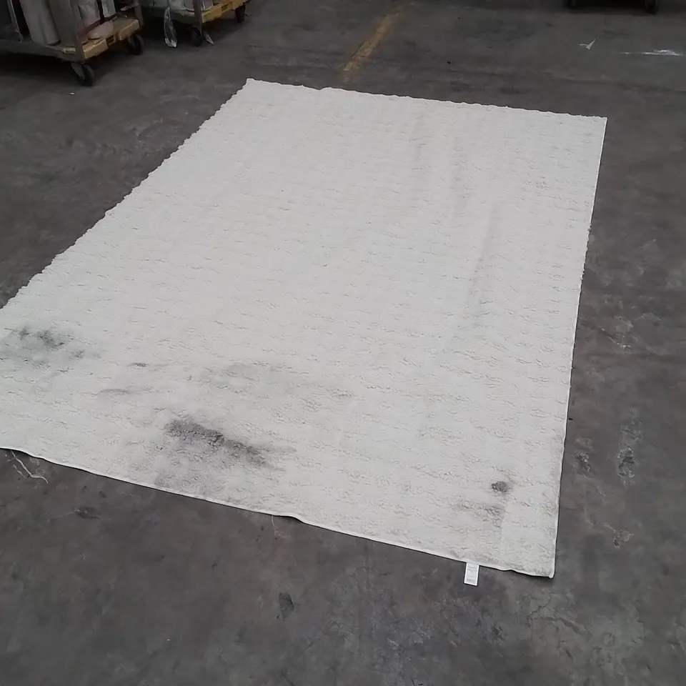 QUALITY DESIGNER AREA RUG - APPROXIMATELY  200x290cm