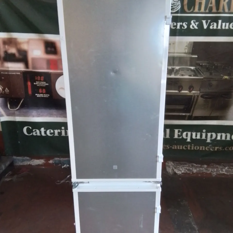 SMEG BUILT IN 70/30 FRIDGE FREEZER - UKC81721E