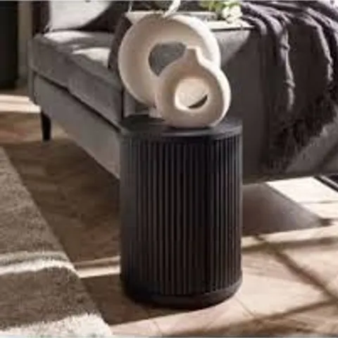 BOXED SIDE TABLE WITH DOOR
