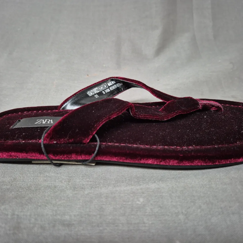 PAIR OF ZARA TOE-POST FLAT SANDALS IN DEEP PURPLE VELVET EU SIZE 38