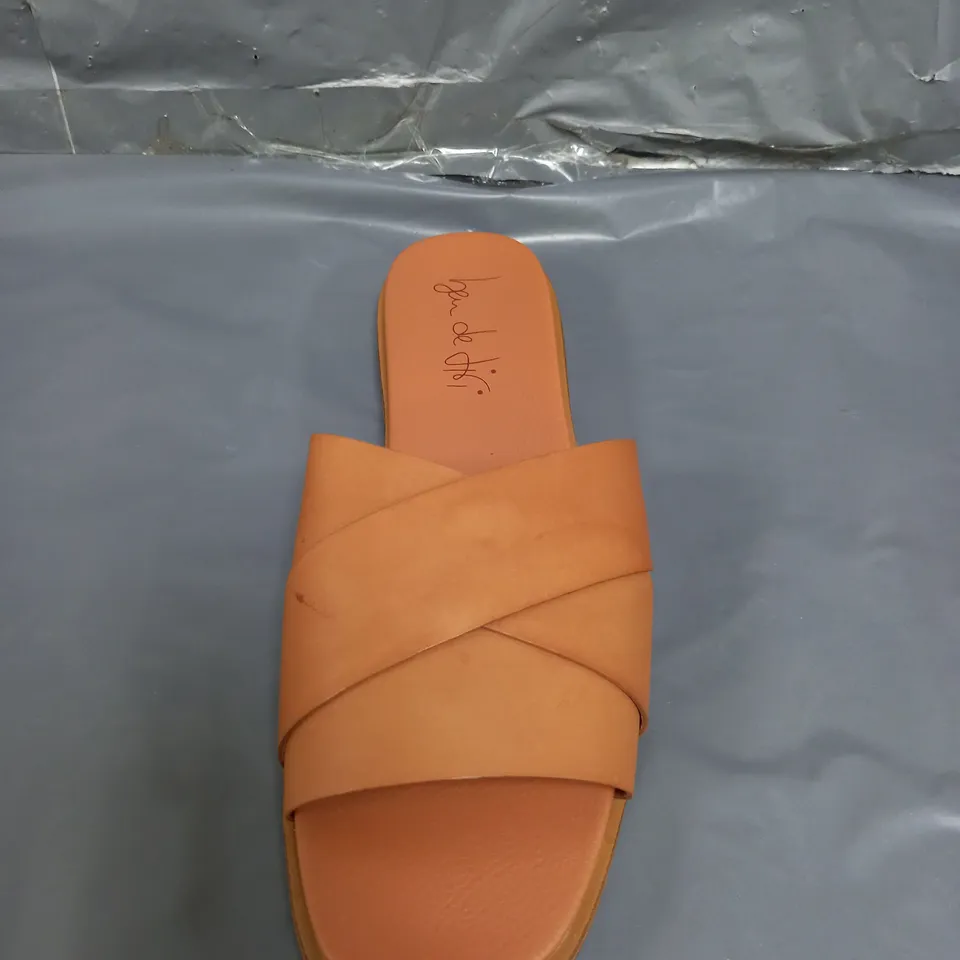 BEN DE LISI SANDALS BROWN SIZE 8