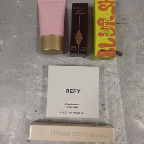 LOT OF 5 ASSORTED OSMETIC PRODUCTS TO INCLUDE - MADE BY MITCHELL BLURSH IN MELON SORBET - CHARLOTTE TILBURY KISSING LIPSTICK IN STONED ROSE - REFY CREAM BRONZER IN SAND - ETC