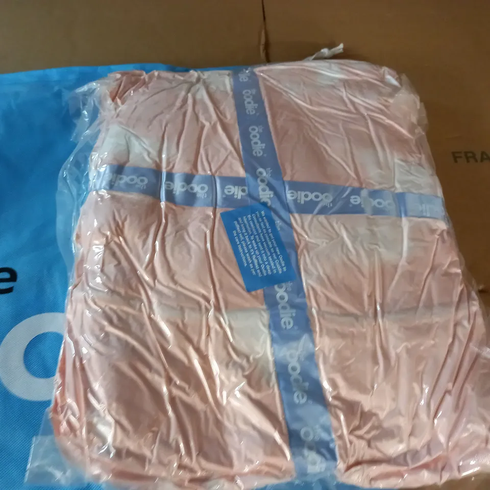 SEALED THE OODIE IN PALE PINK