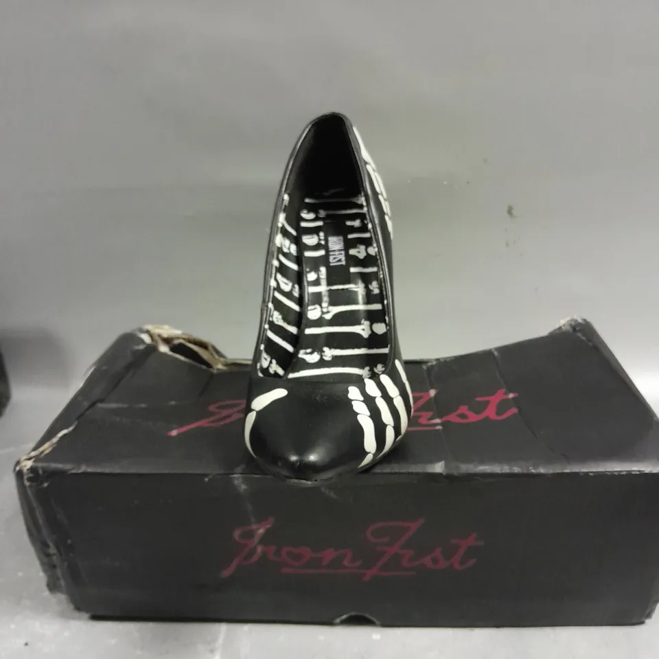 BOXED PAIR OF IRON FIST LADIES SHOT THROUGH THE HEART HIGH TOP SHOES IN BLACK - 5 