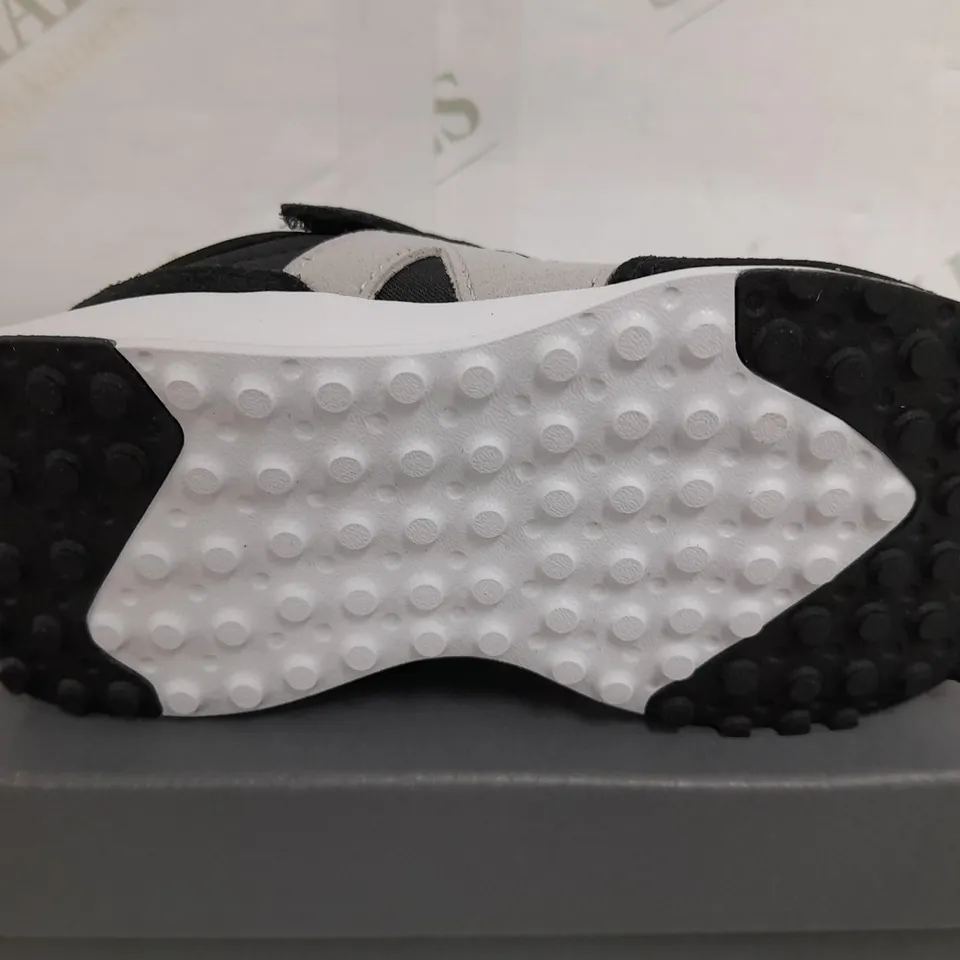 BOXED PAIR OF LACE UP LOGO TRAINESR IN BLACK/GREY - KIDS UK 6.5