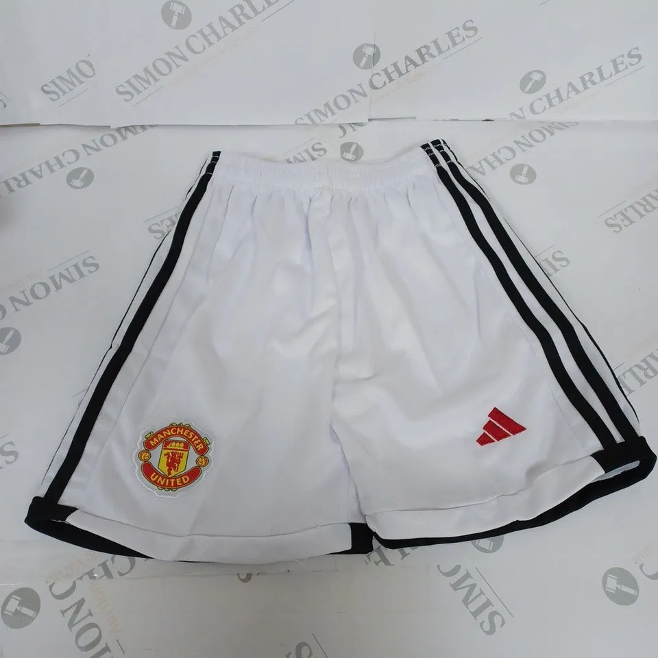 MANCHESTER UNITED FC HOME SHIT AND SHORTS SIZE 22