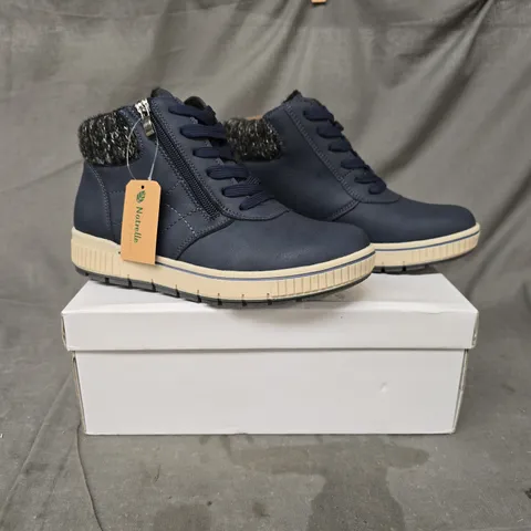 BOXED PAIR OF NATRELLE SIDE-ZIP SHOES IN NAVY SIZE 4