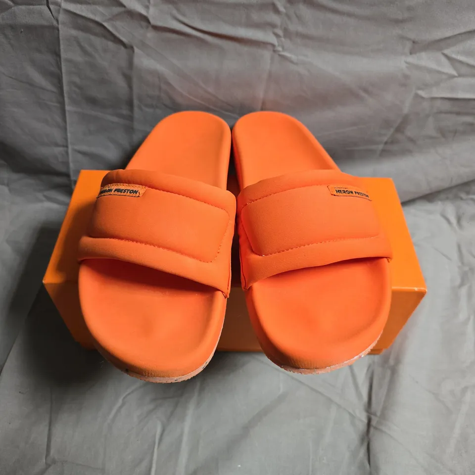 BOXED PAIR OF HERON PRESTON ORANGE FABRIC SLIDES – SIZE 39 EU