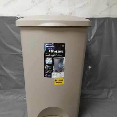 GRADE 1 ADDIS PLASTIC 50 LITRE PEDAL BIN 