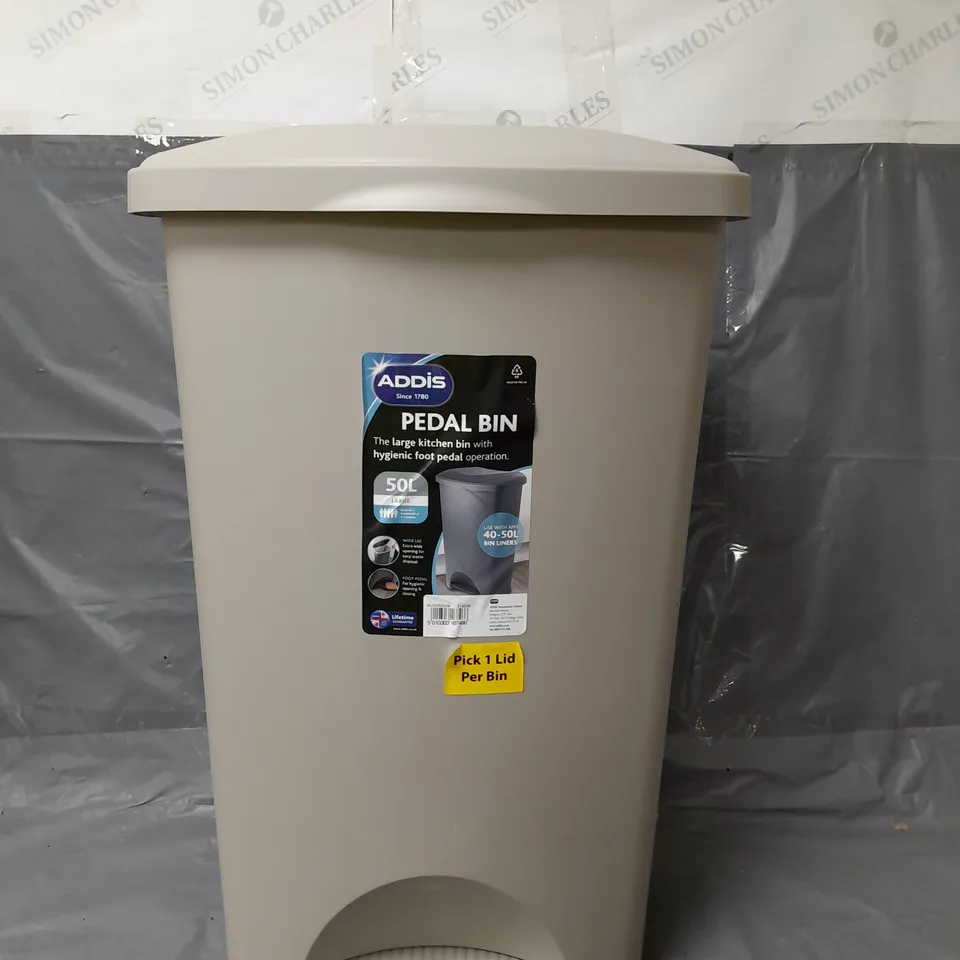 GRADE 1 ADDIS PLASTIC 50 LITRE PEDAL BIN  RRP £29.99