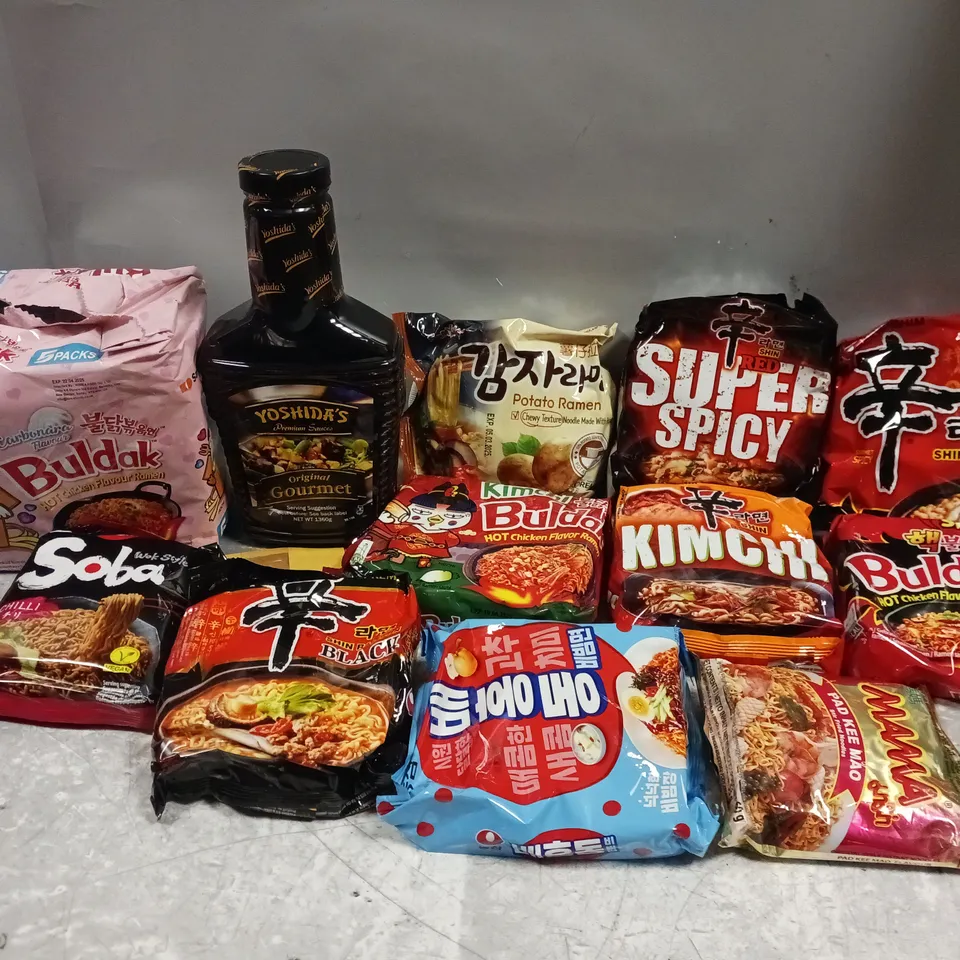 APPROXIMATELY 12 ASSORTED FOOD & DRINK ITEMS TO INCLUDE BULDAK HOT CHICKEN RAMEN, YOSHIDAS SAUCE, POTATO RAMEN, ETC