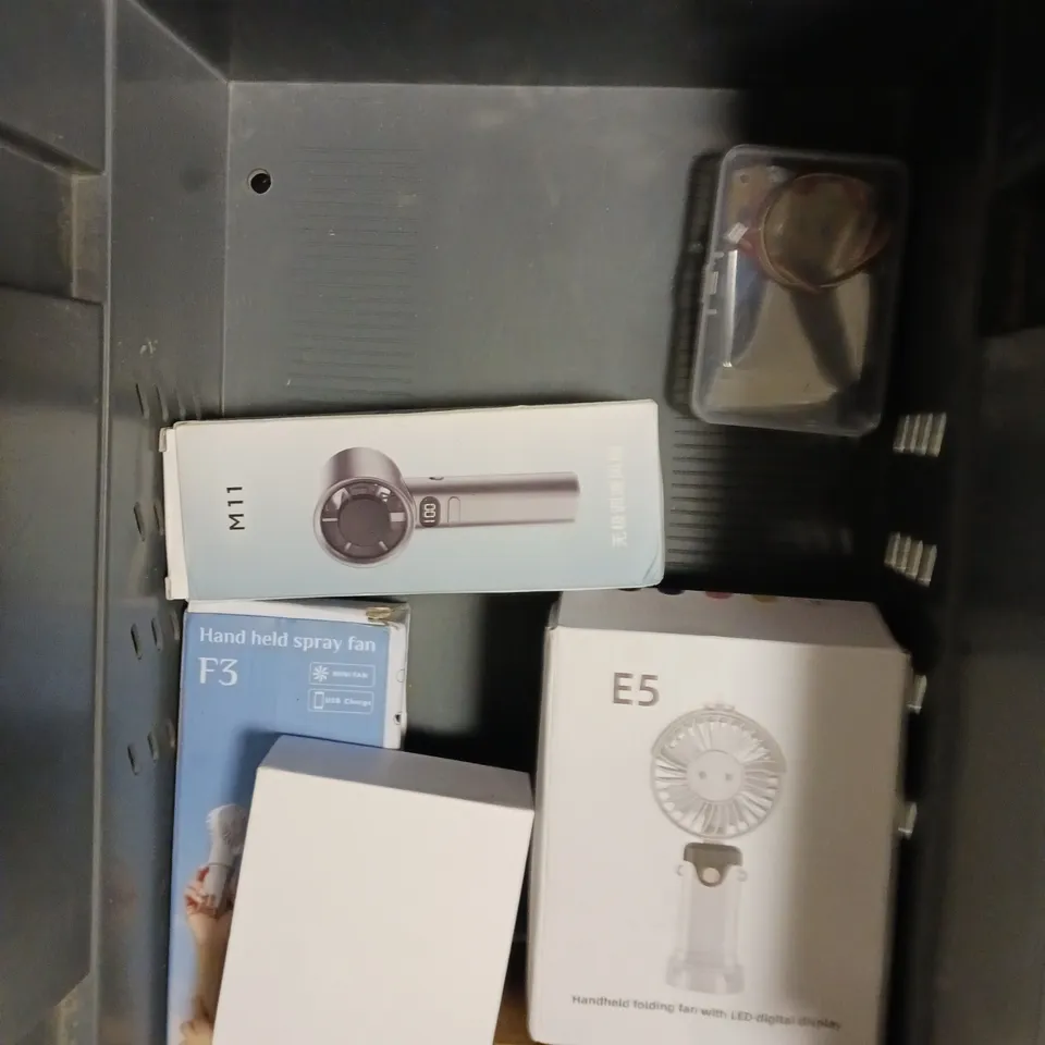 APPROXIMATELY 10 ASSORTED ELECTRICAL PRODUCTS TO INCLUDE HANDHELD FAN, LED PANEL, CAMPING LIGHT ETC 