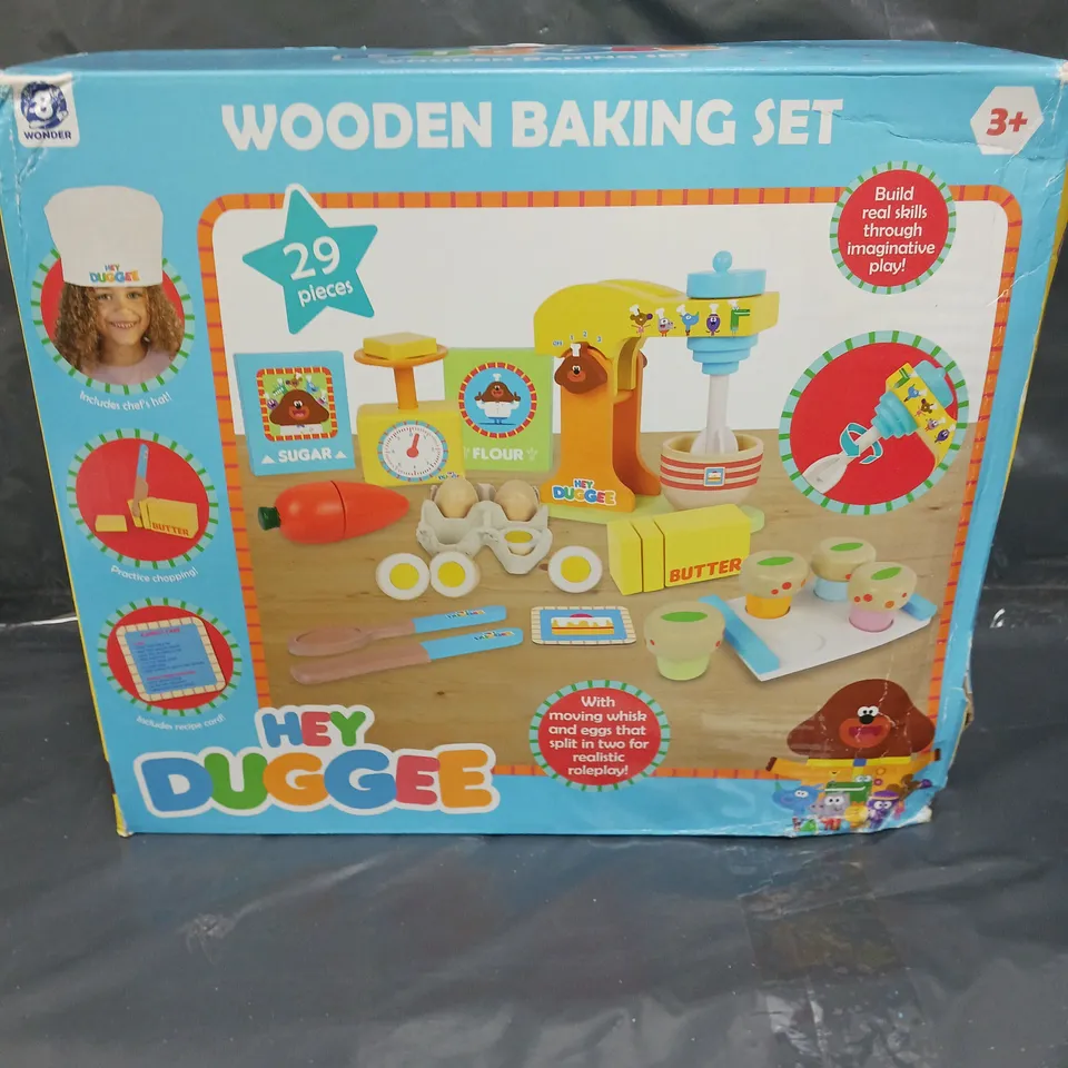 HEY DUGGEE WOODEN BAKING SET