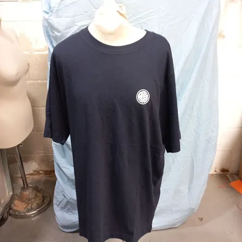 NAVY T-SHIRT – UK L – SMALL CIRCULAR CHEST LOGO PRETTY GREEN