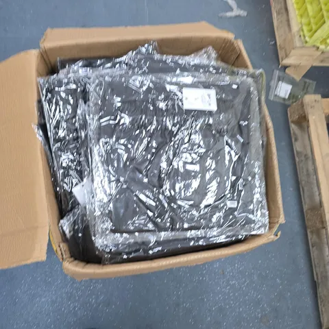 BOX OF APPROXIMATELY 60 ASSORTED CLOTHING ITEMS TO INCLUDE: TAMSY LEATHER LOOK SKIRT
