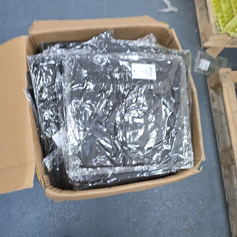 BOX OF APPROXIMATELY 60 ASSORTED CLOTHING ITEMS TO INCLUDE: TAMSY LEATHER LOOK SKIRT 