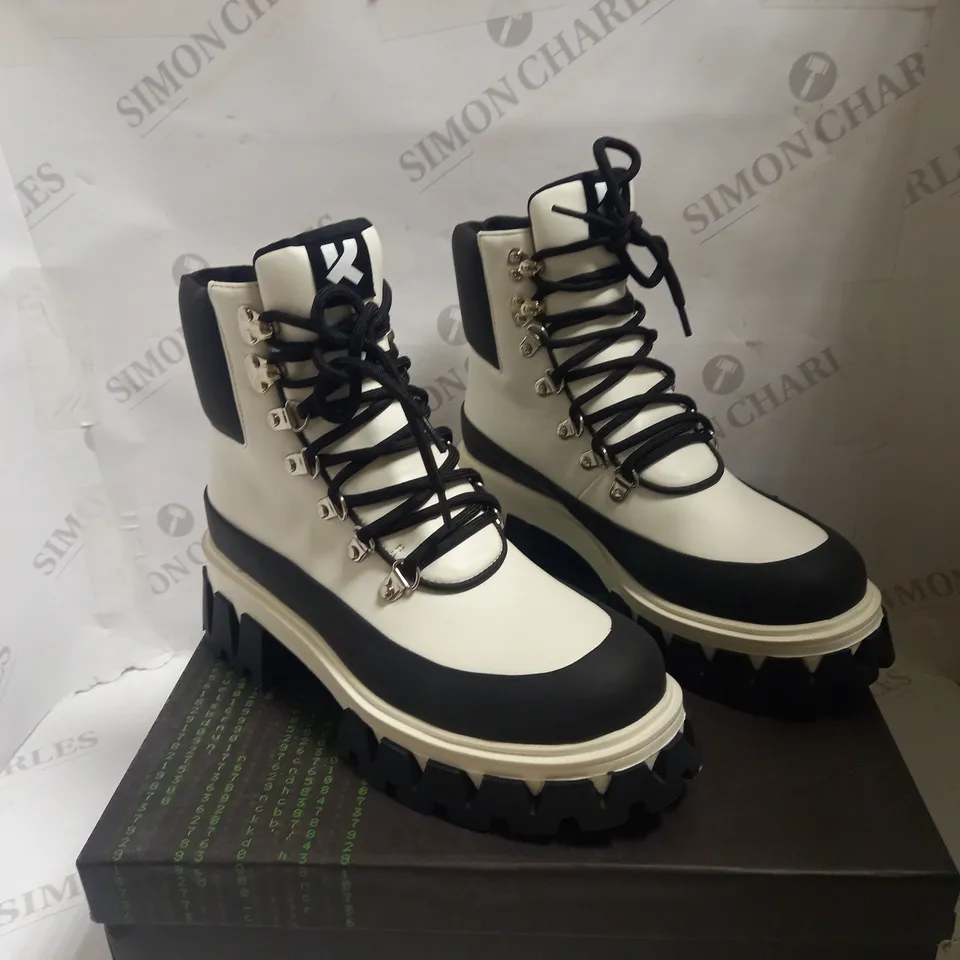 KOI VEGAN SYNDROME HIKING BOOTS - WHITE/BLACK SIZE 5