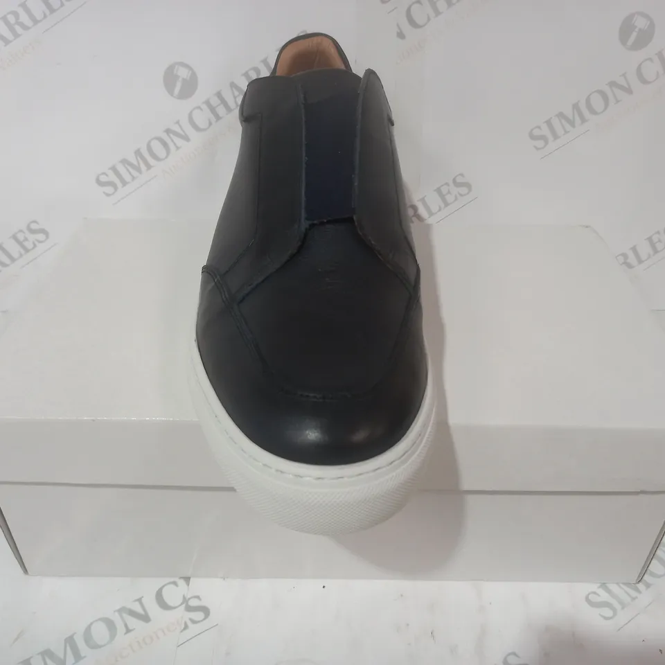 BOXED PAIR OF OLIVER SWEENEY SHOES IN NAVY SIZE 11