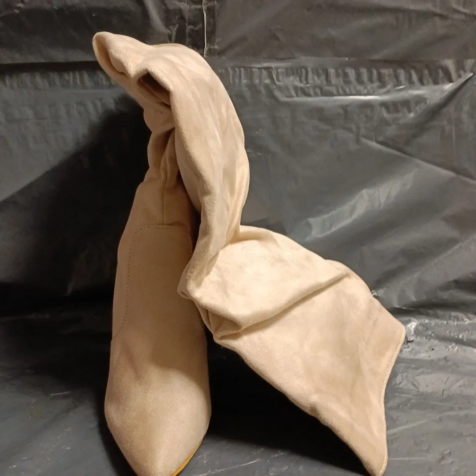 BOXED PAIR OF UNBRANDED SILETTO HEELED POINTED TOE KNEE-HIGH BOOTS IN SAND SIZE EU 38
