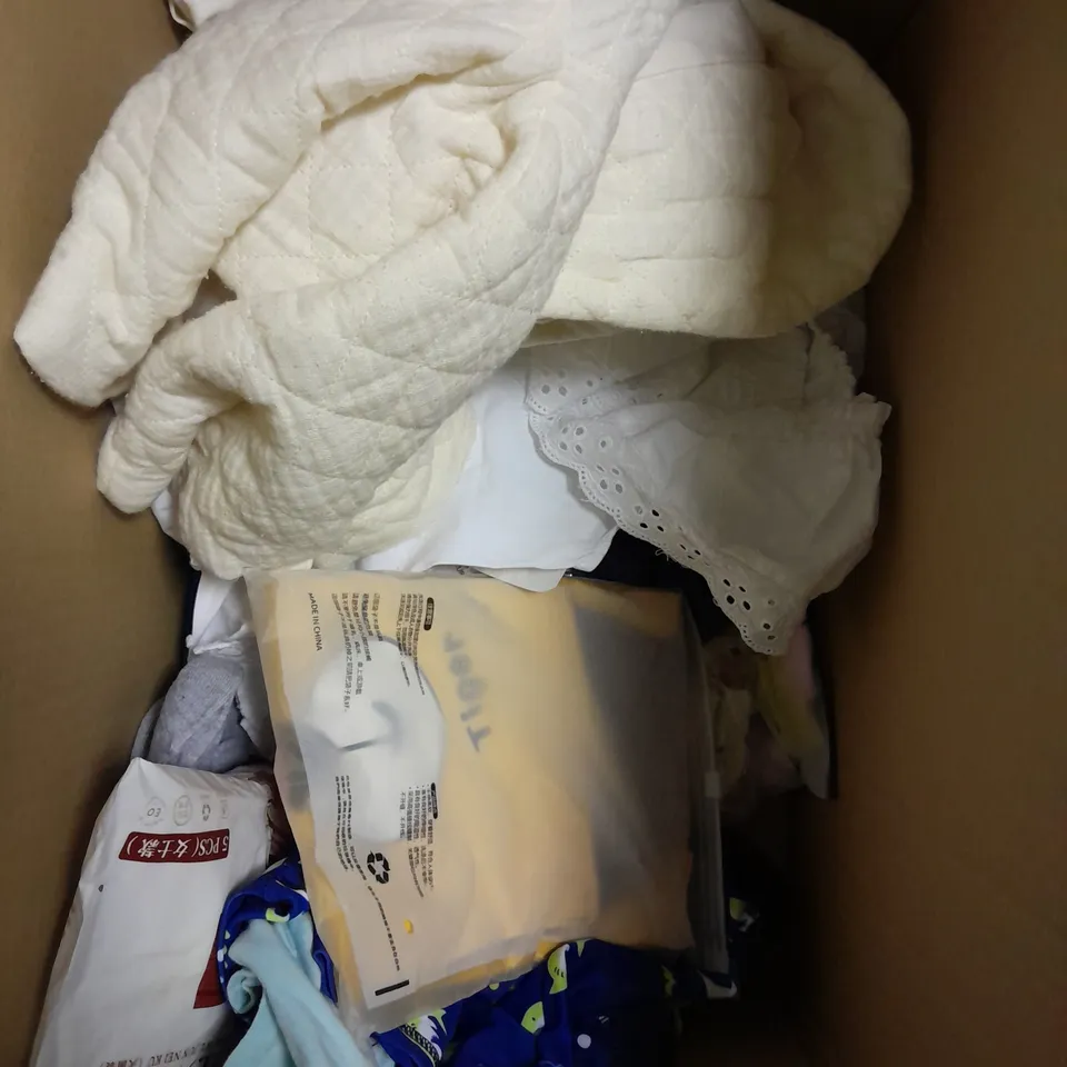 APPROXIMATELY 20 ASSORTED CHILDRENS CLOTHING PRODUCTS IN AGES RANGING FROM 0-5YRS 