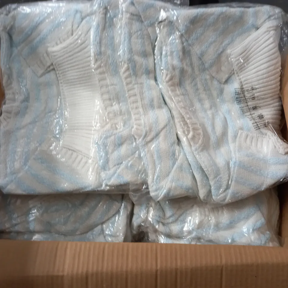 LARGE QUANTITY OF BRAND NEW COTTONADE KNITTED SHORT SLEEVE JUMPERS - 1