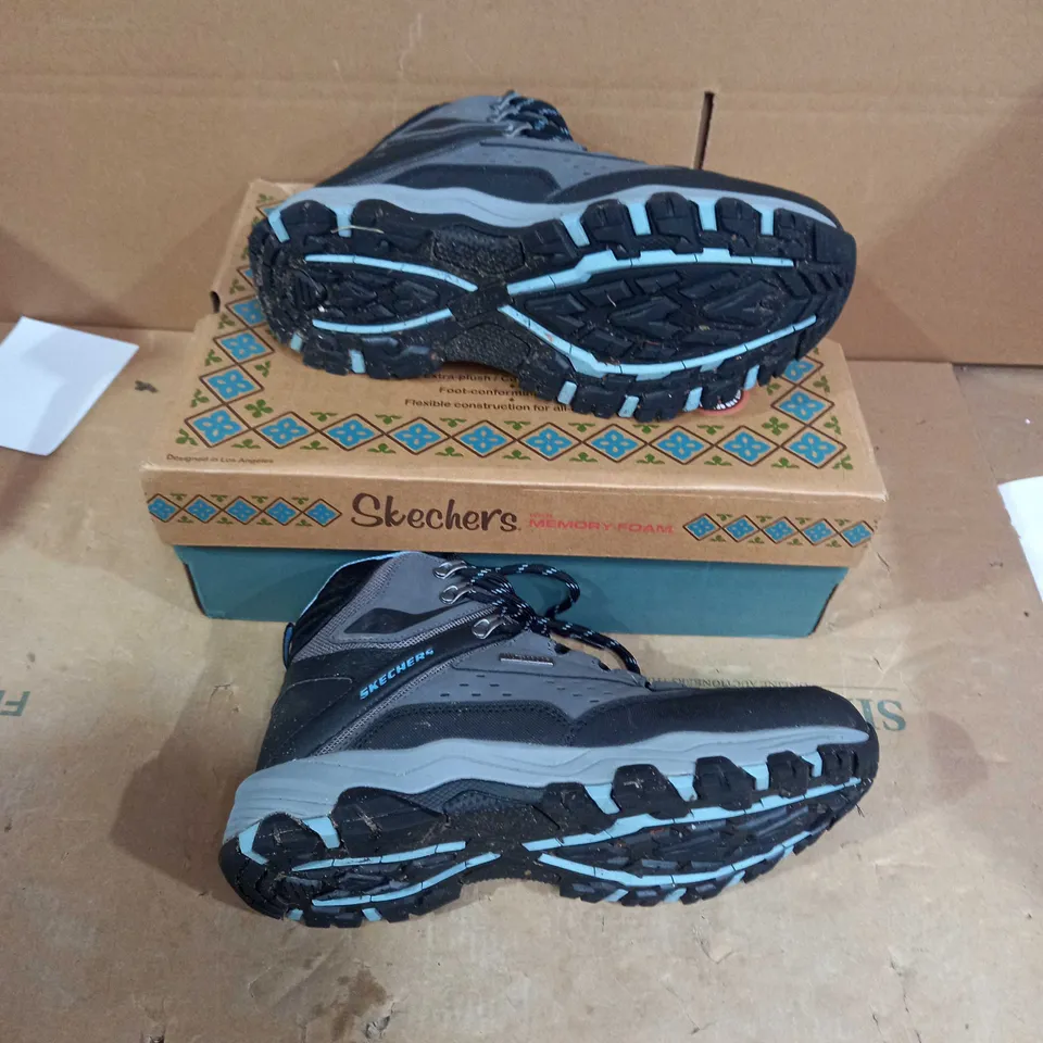SKETCHERS MEMORY FOAM CHARCOAL BOOTS SIZE 7