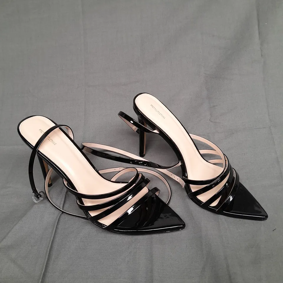 BOXED PAIR OF PRETTYLITTLETHINGS BLACK WIDE FIT POINT TOE STRAPPY STILETTO HEELS SIZE 7 