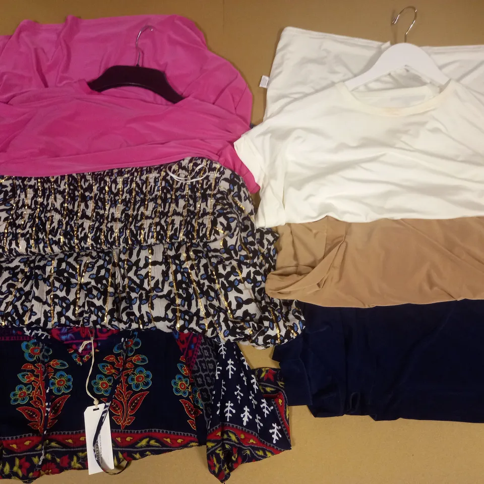 BOX OF APPROX 6 ASSORTED ITEMS OF MAISON DE NIMES CLOTHING IN VARIOUS SIZES AND STYLES