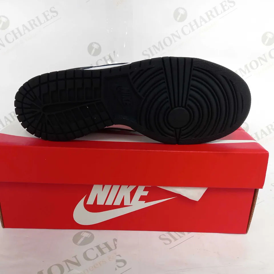 NIKE DUNK PANDA LOWS - UK 5 