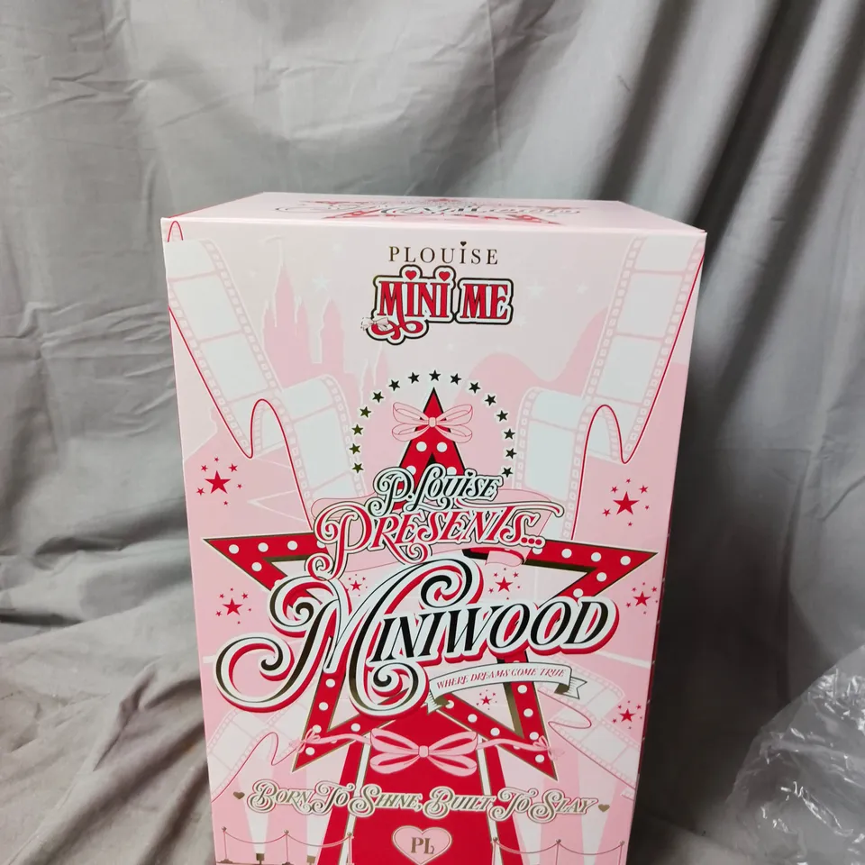 PLOUISE MINI ME MINIWOOD VANITY STATION MAKE-UP SET – PINK WITH BRUSHES & WHIPPED WONDERLAND PALETTE