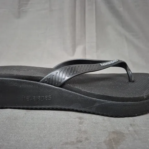 HAVAIANAS HIGH PLATFORM BLACK SANDALS - SIZE 39