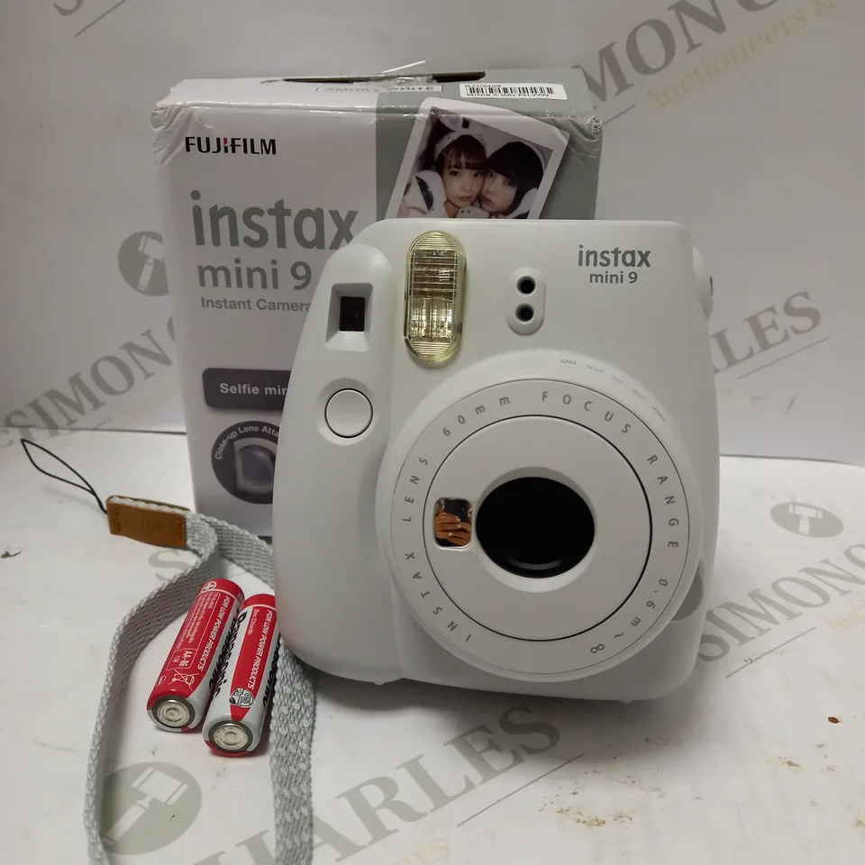 FUJIFILM INSTAX MINI 9 INSTANT CAMERA - SMOKY WHITE  RRP £84.99
