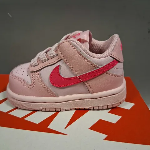 BOXED NIKE DUNK LOW SIZE 1.5 CHILDS