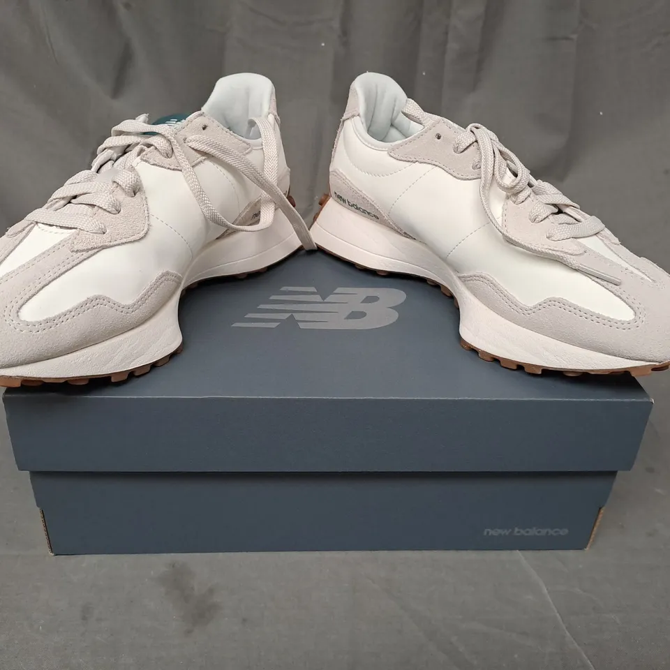 BOXED PAIR OF NEW BALANCE 327 SHOES IN CREAM/GREEN UK SIZE 7