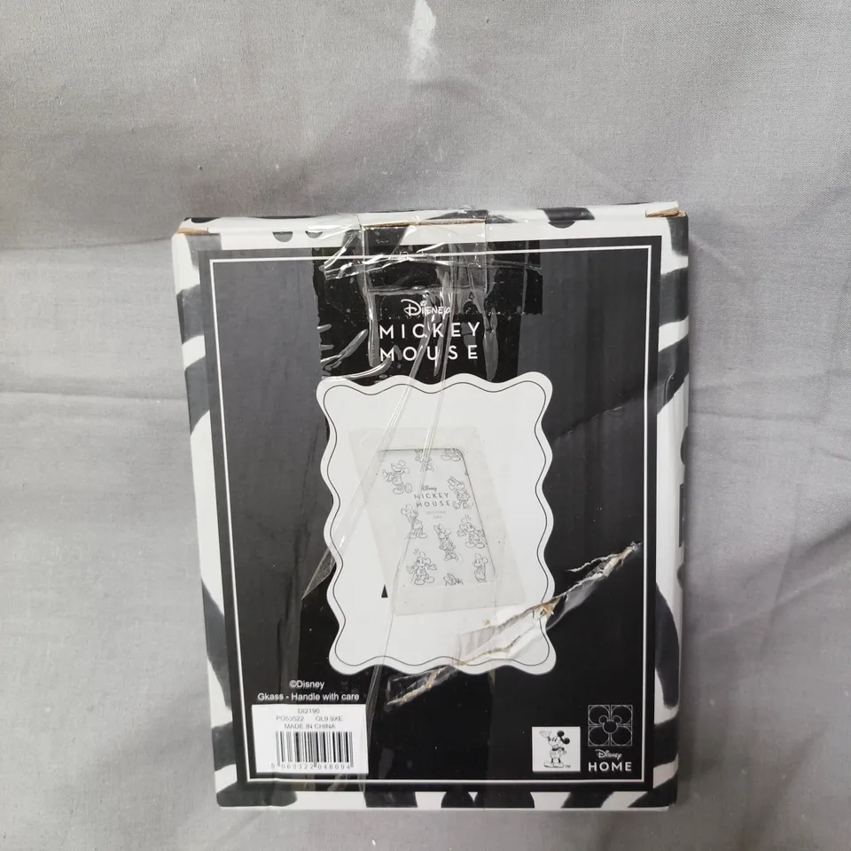 BOX OF APPROXIMATELY 8 ASSORTED ITEMS TO INCLUDE: DISNEY MIRROR AND SANTAS TELEVISION