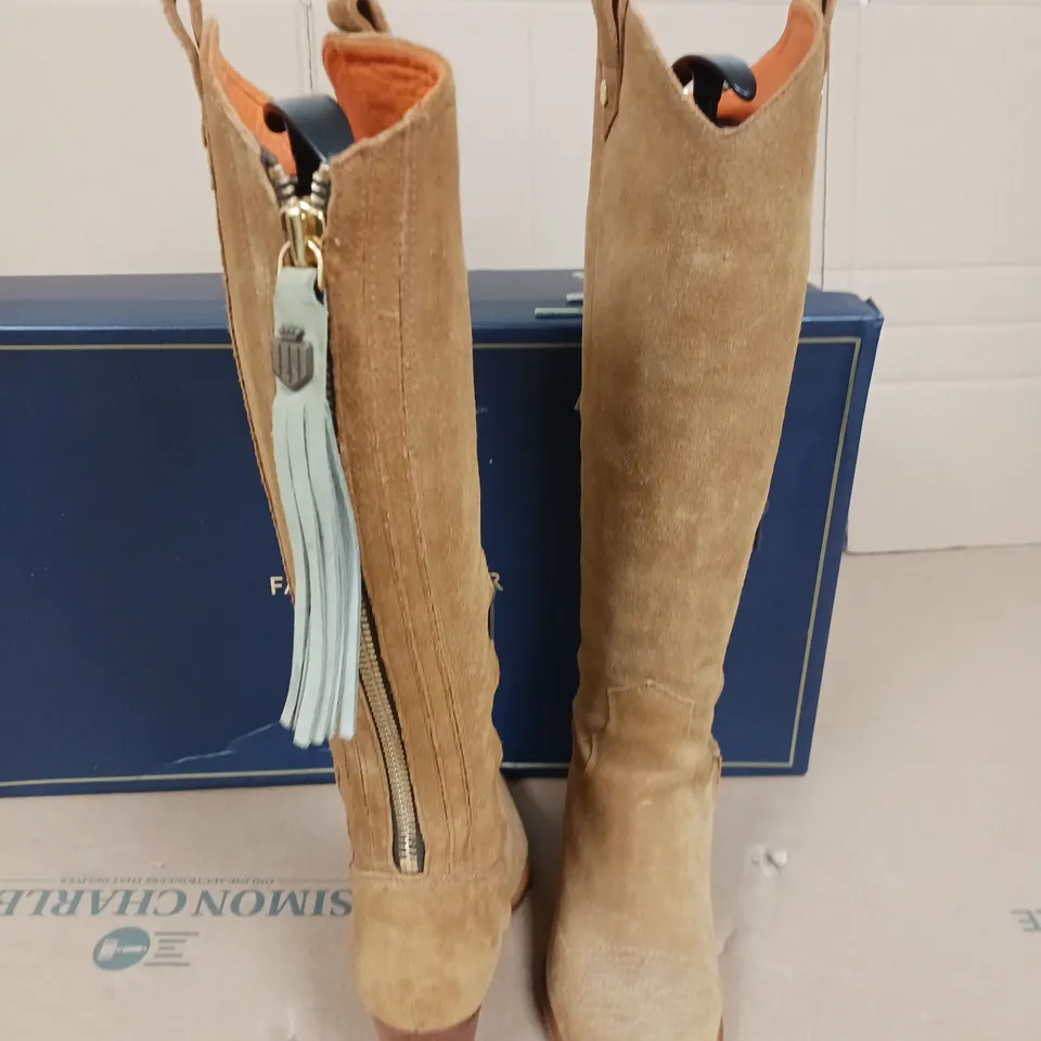 BOXED PAIR OF FAIRFAX & FAVOUR KNEE HIGH ROCKINGHAM BOOTS IN TAN - UK 4