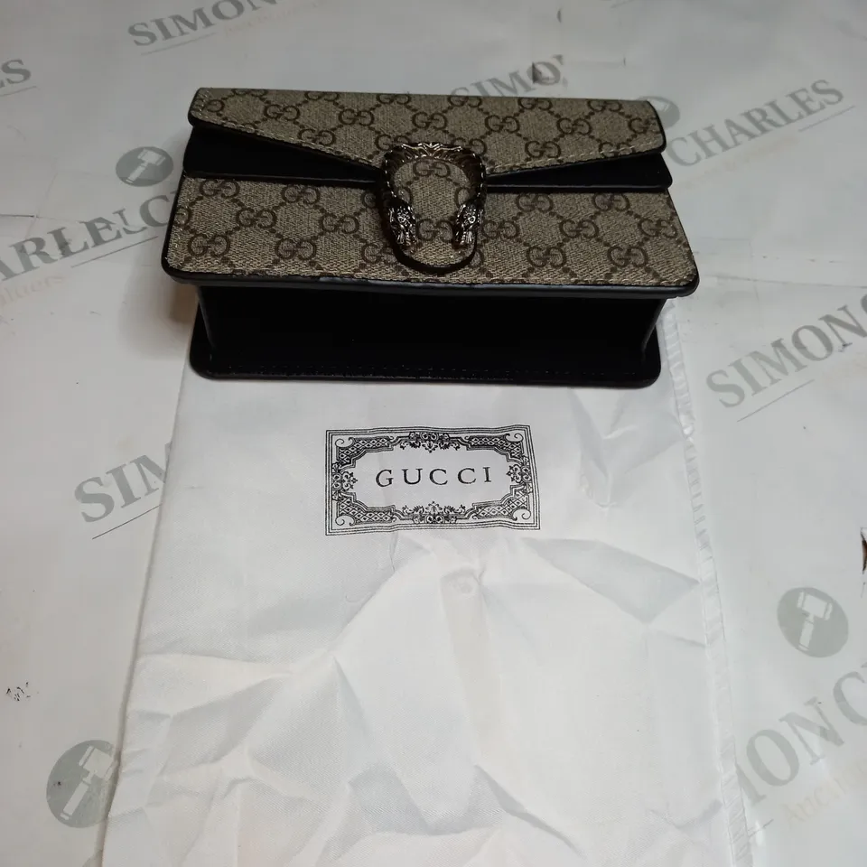 GREY GUCCI STRAPPED BAG 