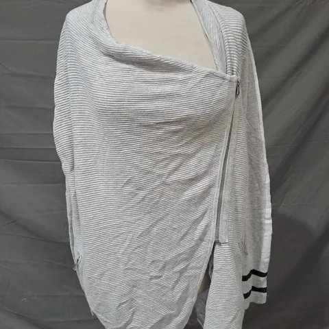 MINT VELVET TOP IN GREY SIZE 16
