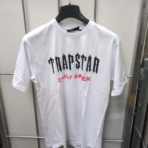 TRAPSTAR X DAILY PAPER WHITE T-SHIRT – SIZE S