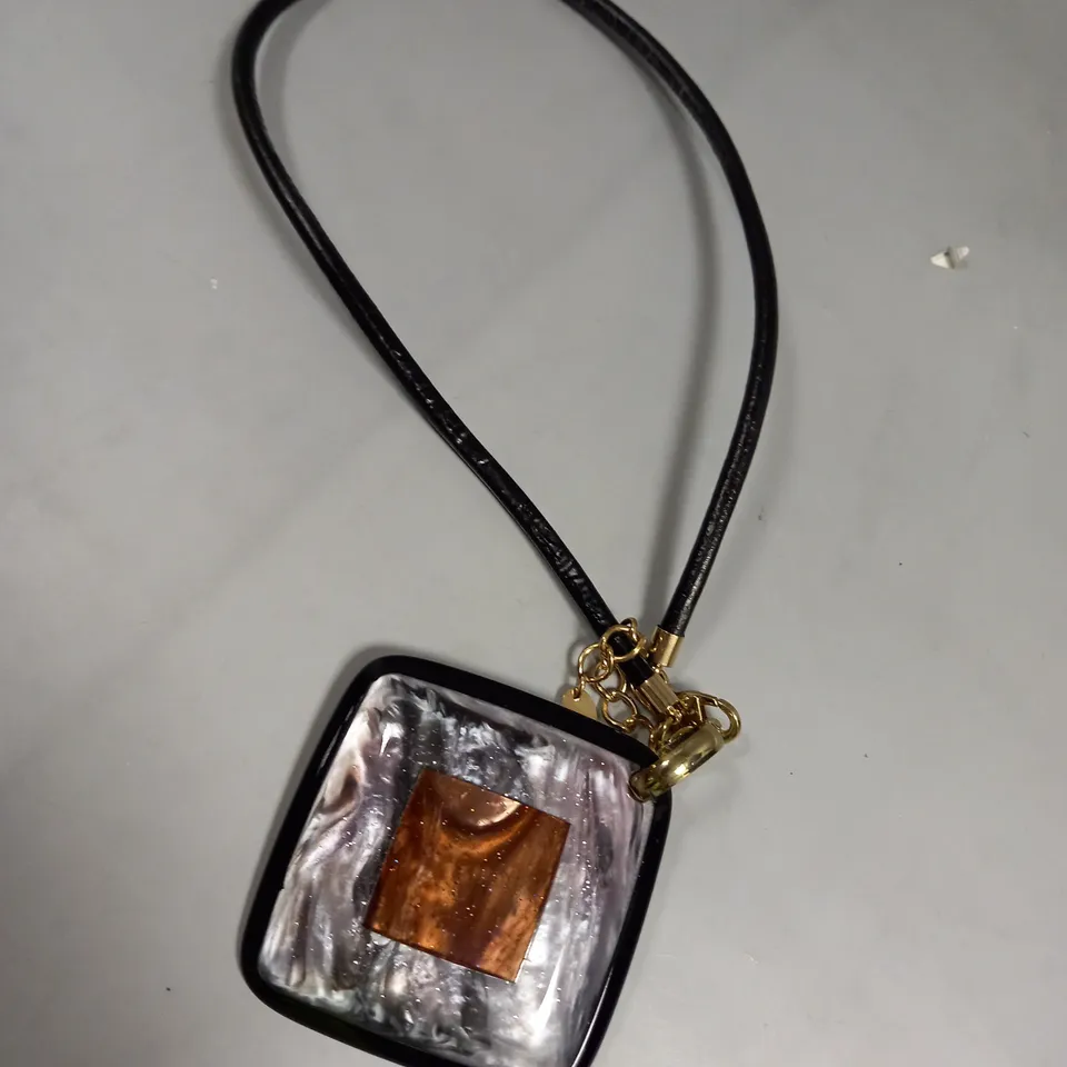BRAND NEW BROWN PEPPER HANDBAGS GALAXY DIAMOND NECKLACE