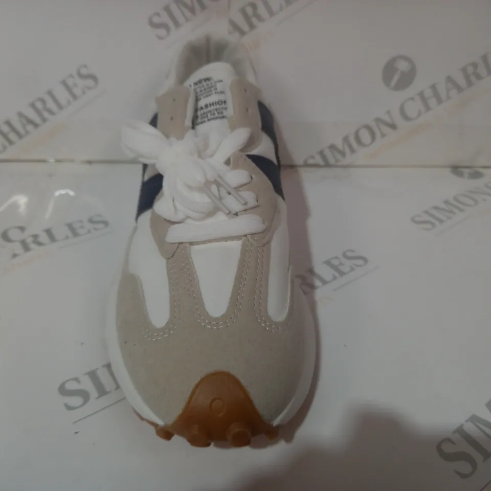 PAIR OF NEW BALANCE SHOES IN WHITE/BEIGE/NAVY SIZE UNSPECIFIED