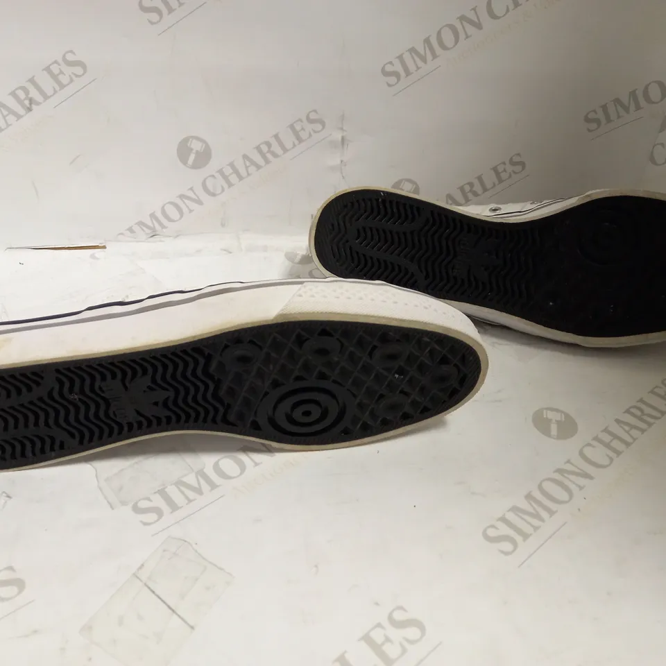ADIDAS FLAT WHITE LACED TRAINERS SIZE UK 8 1/2