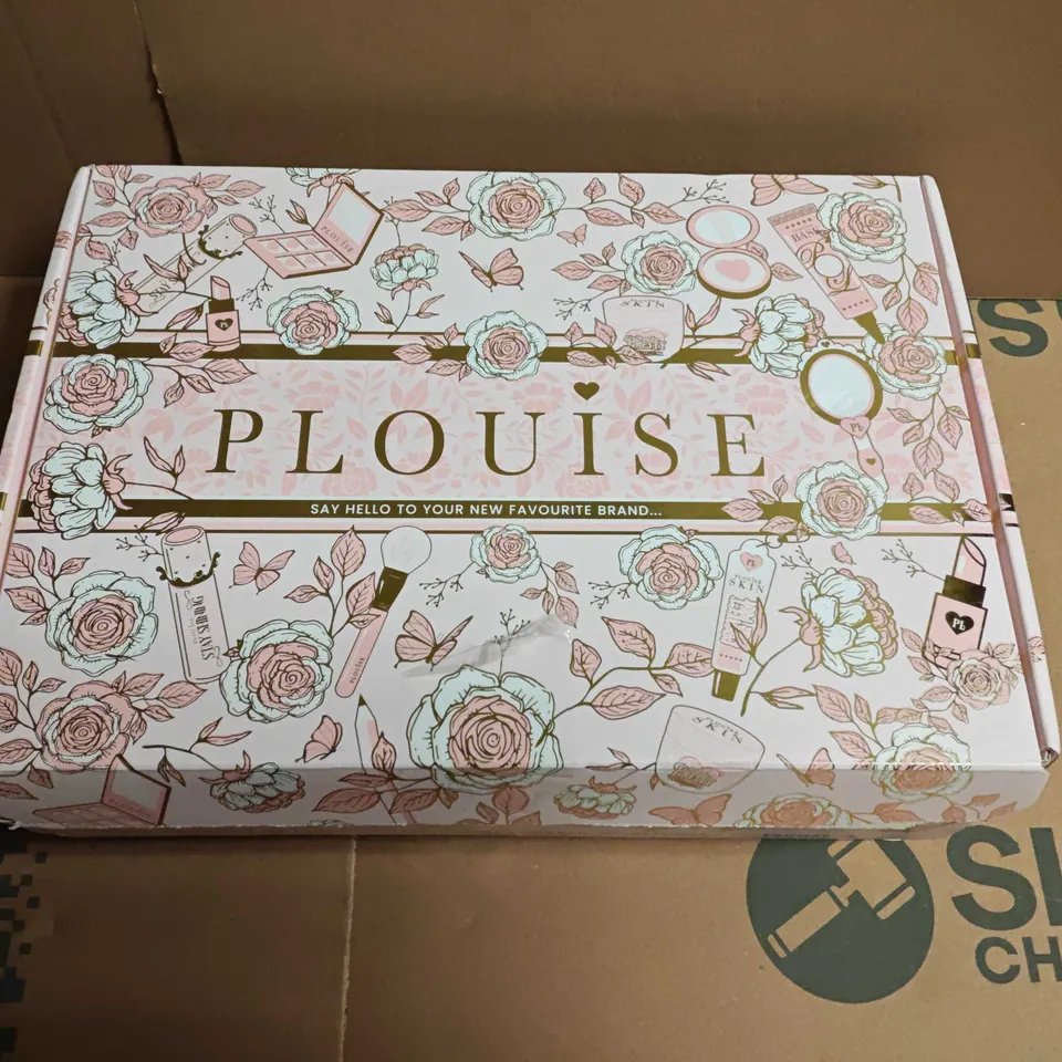 LOT OF APPROXIMATELY 10 ASSORTED PLOUISE COSMETIC ITEMS TO INCLUDE BAKED BRONZER, MELING MIST AND MAKE UP BRUSH