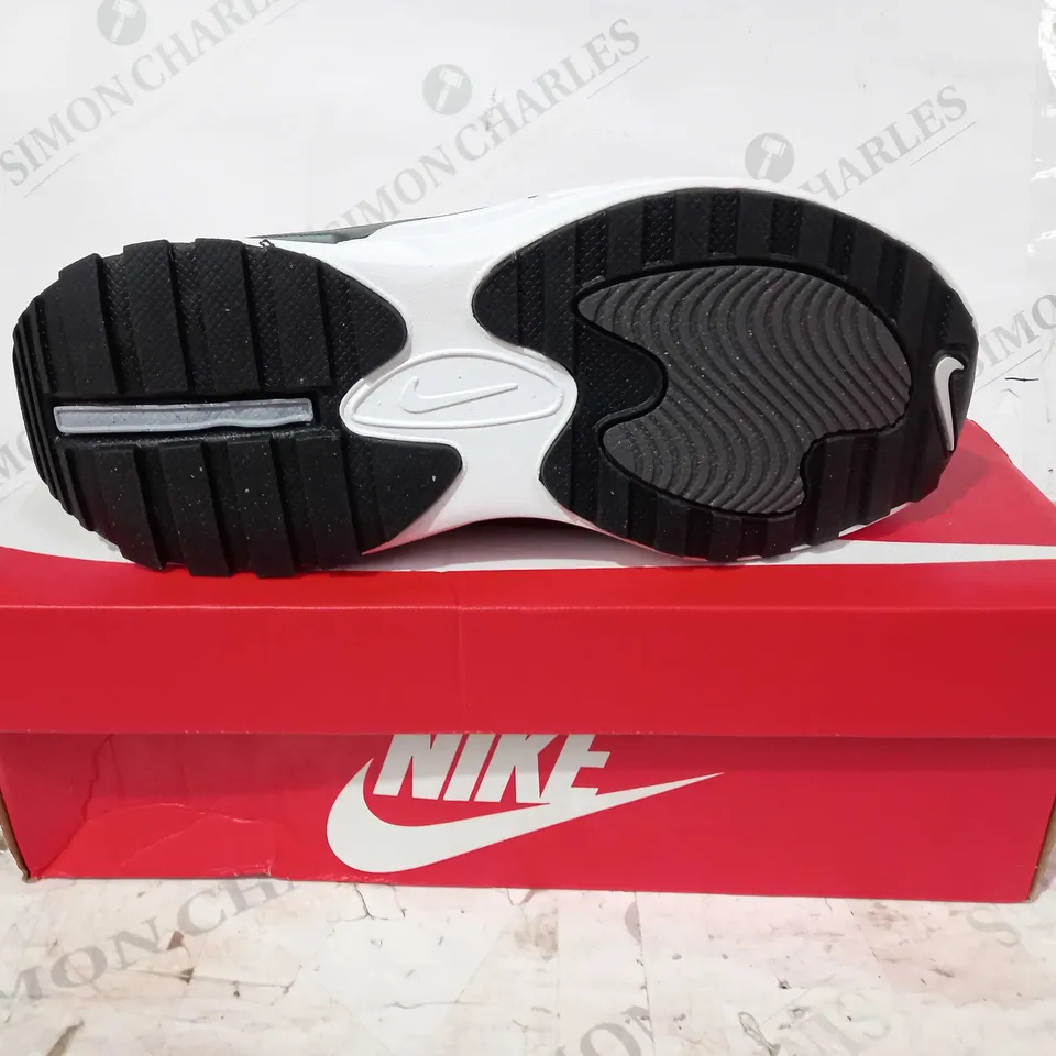 BOXED PAIR OF NIKE AIR MAX BLISS SHOES IN BLACK/METALLIC SILVER/GREY UK SIZE 6.5