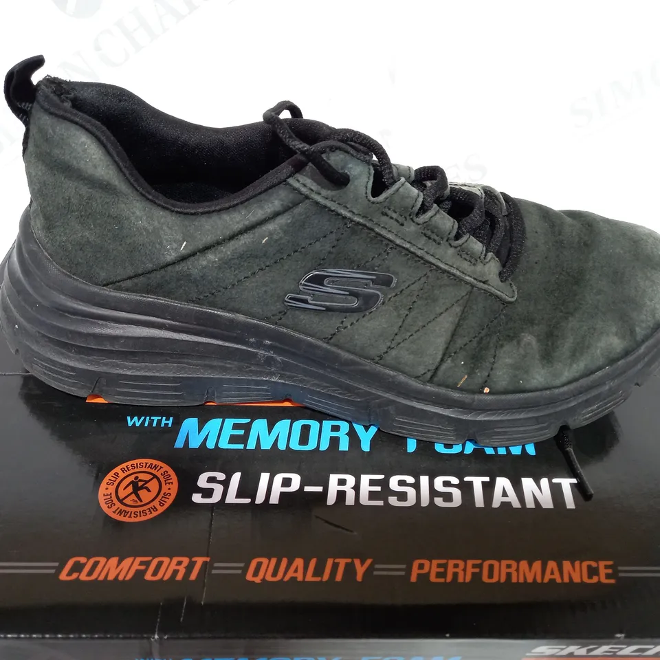 BOXED PAIR OF SKECHERS BLACK TRAINERS  - SIZE 6