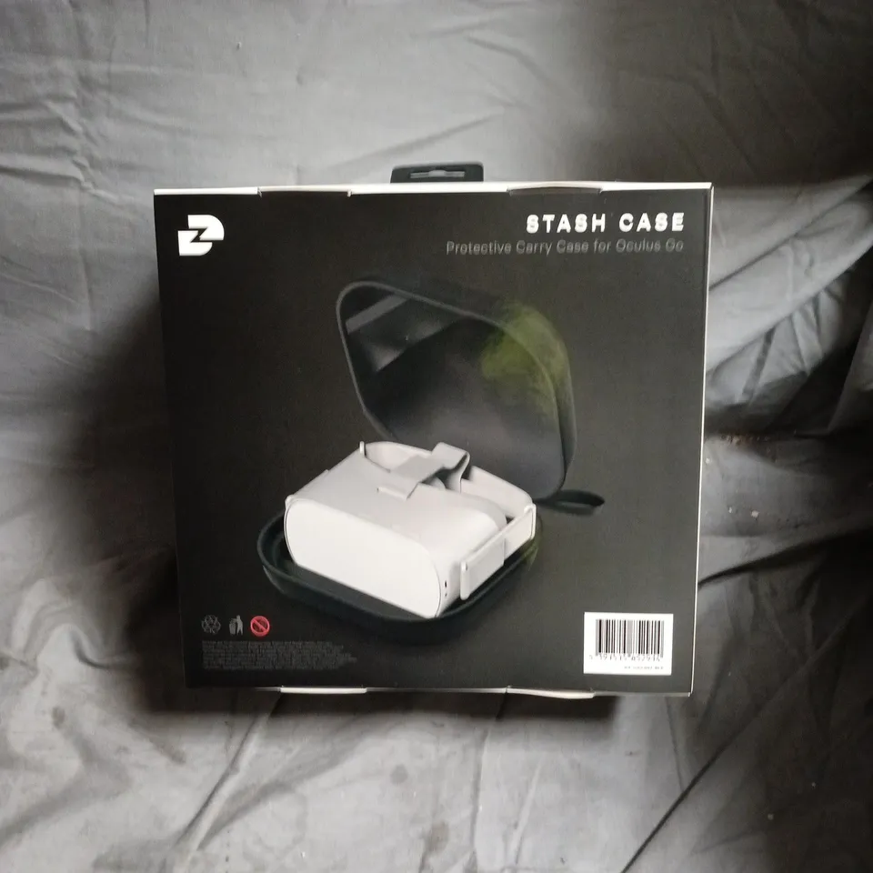 BOX OF APPROXIMATELY 8 STASH CASE PROTECTIVE CARRY CASE FOR OCULUS GO