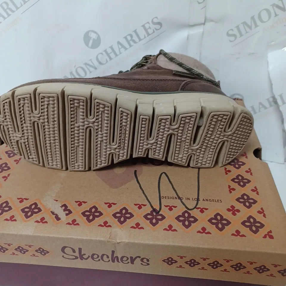 BOXED SKECHERS SYNERGY WARM TECH BOOTS, BROWN - SIZE 4